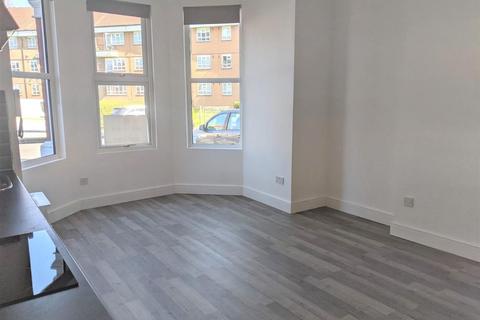 Studio to rent, Granville Road, London, Greater London, N12 0HJ