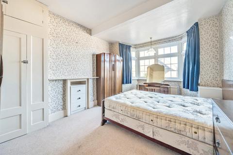 25 Eversley Way, Croydon, CR0 8QR