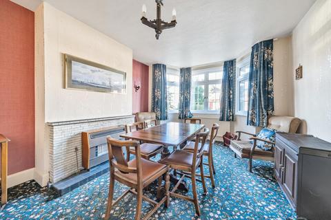 25 Eversley Way, Croydon, CR0 8QR