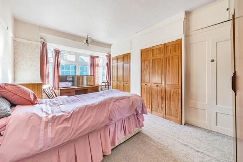 25 Eversley Way, Croydon, CR0 8QR