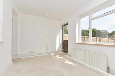 6 Lyndhurst Road, Reigate, RH2 8JW