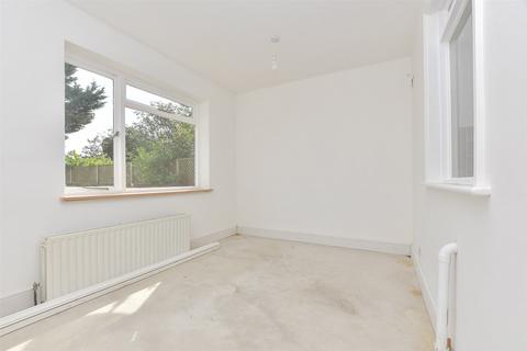 6 Lyndhurst Road, Reigate, RH2 8JW