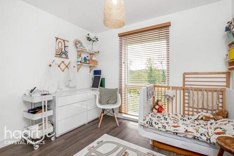 2 bedroom flat for sale, Adenmore Road, LONDON