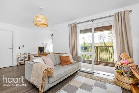 2 bedroom flat for sale - Adenmore Road, LONDON