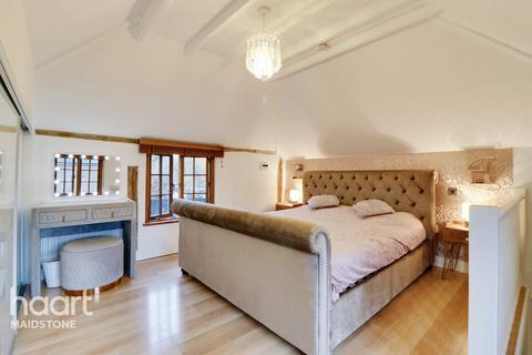 3 bedroom detached house for sale, Goddington Lane, Maidstone