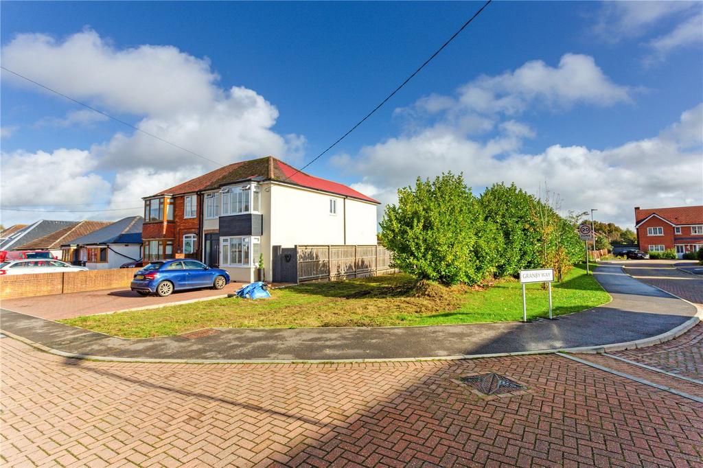Astor Crescent, Ludgershall, Andover, Hampshire, SP11 3 bed detached