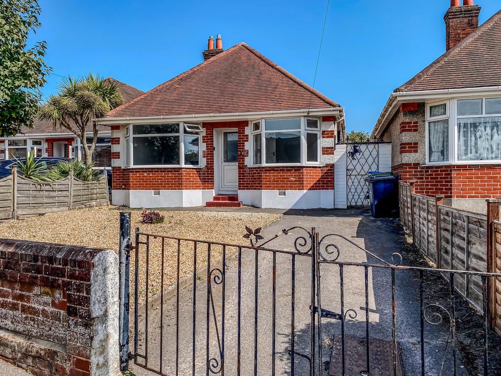 Darbys Lane, Poole 2 bed bungalow to rent £1,400 pcm (£323 pw)