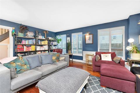 4 Carly Mews, London, E2 6AS