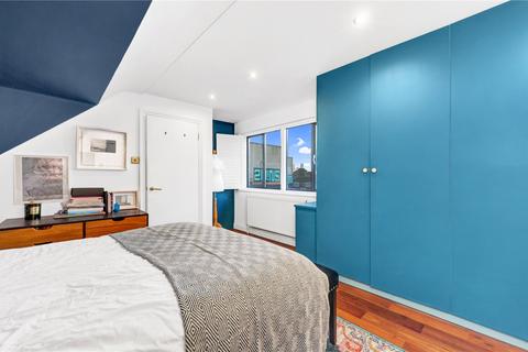 4 Carly Mews, London, E2 6AS