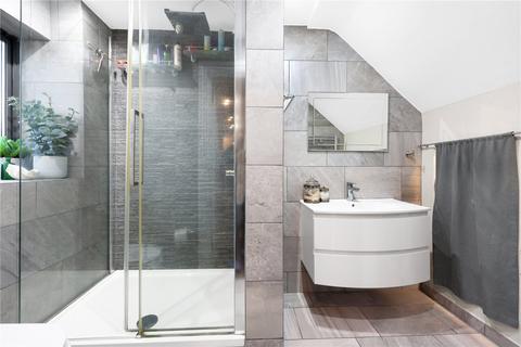 4 Carly Mews, London, E2 6AS