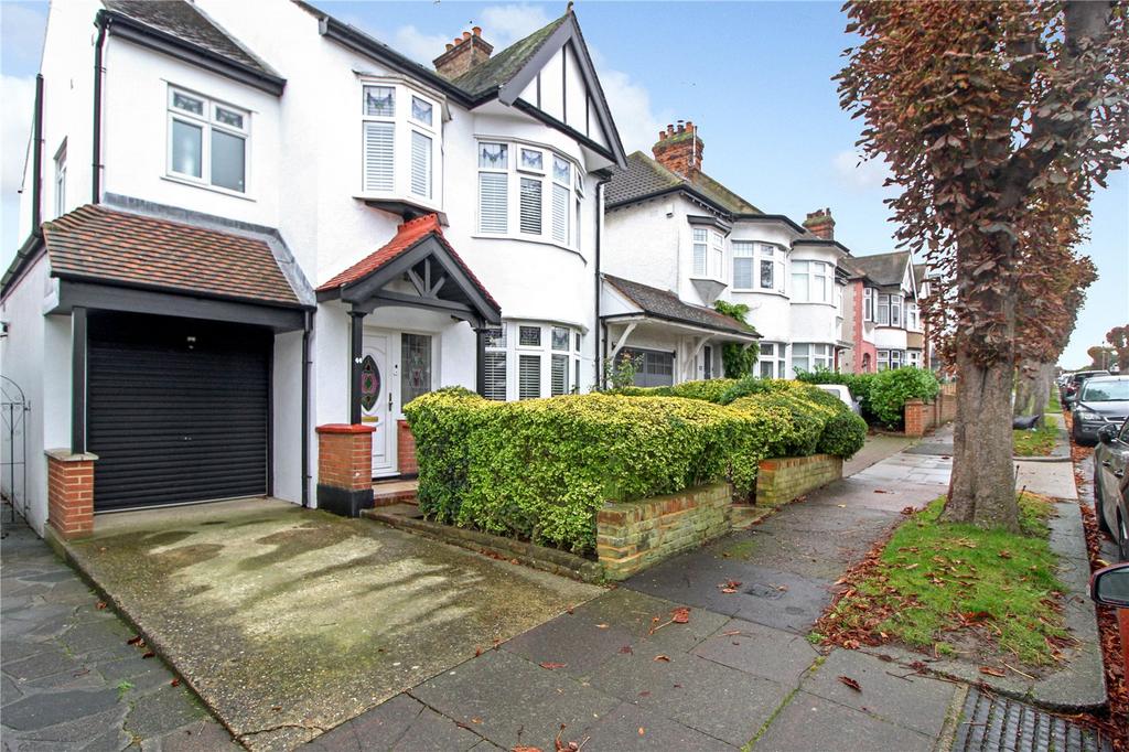 Belfairs Drive, LeighonSea, Essex, SS9 5 bed detached house for sale