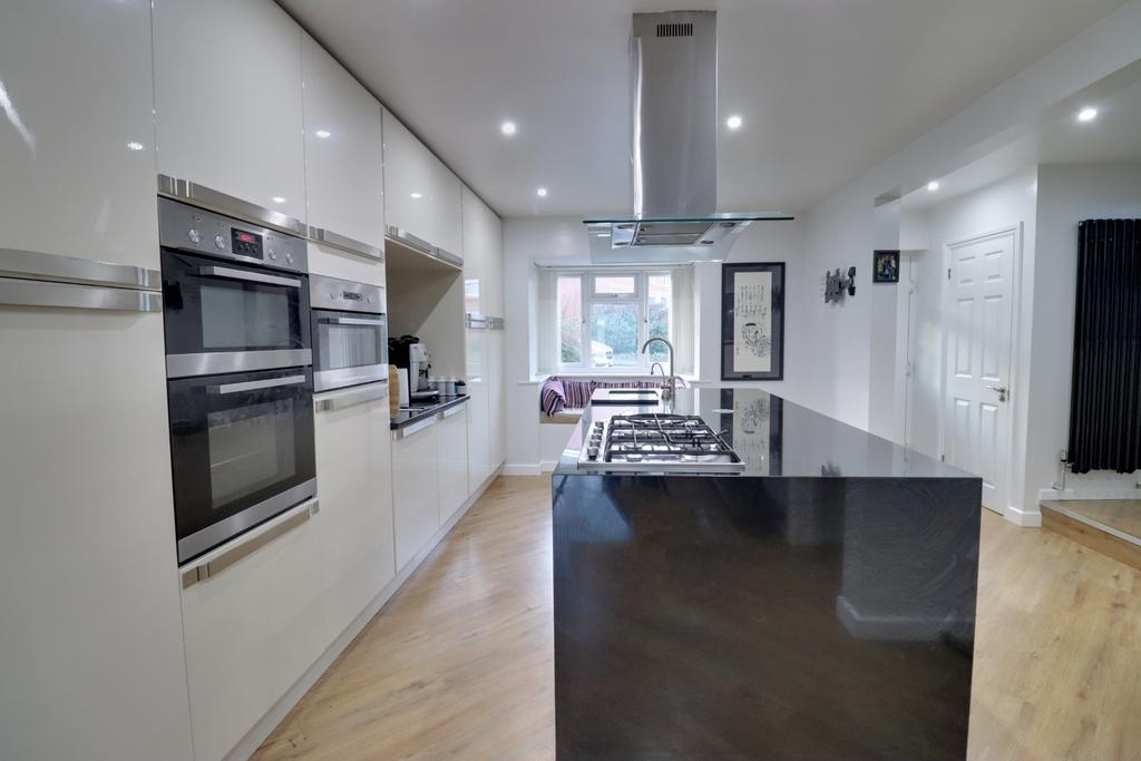 HARKNESS DRIVE, WATERLOOVILLE 3 bed link detached house for sale £410,000