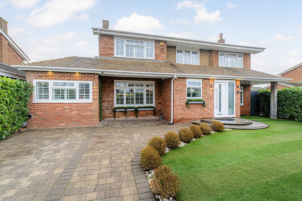 Churchill Way, Faversham, ME13 5 bed detached house for sale £550,000