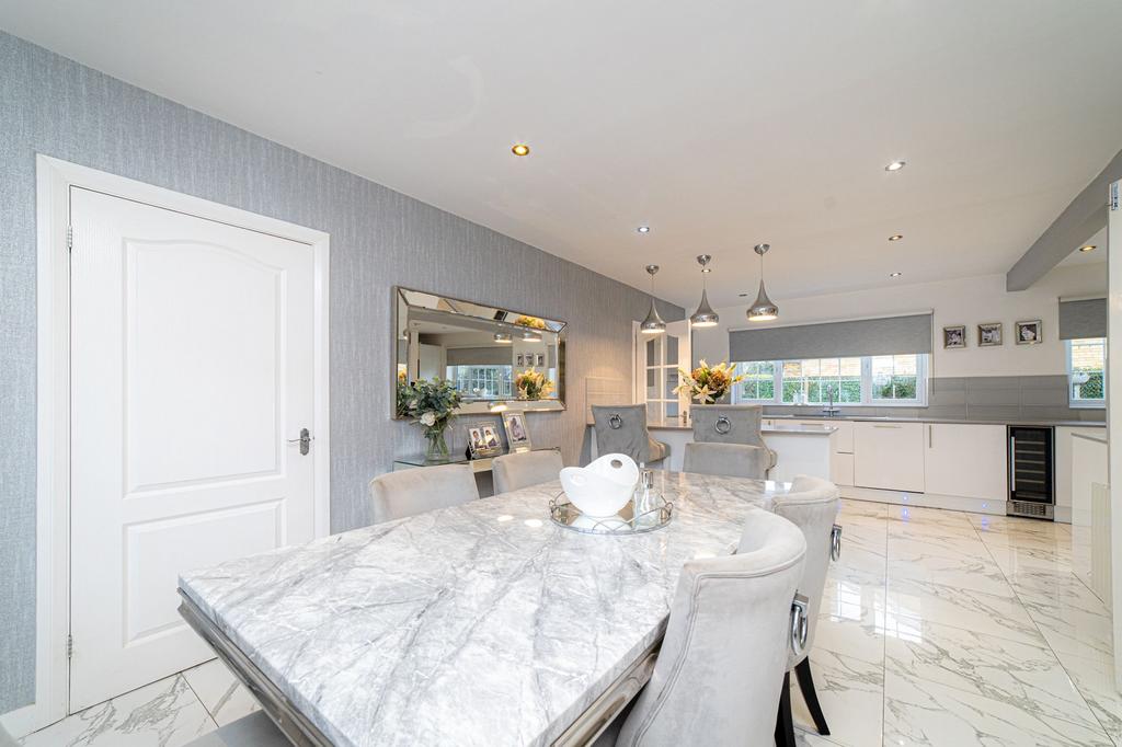 Churchill Way, Faversham, ME13 5 bed detached house for sale £550,000