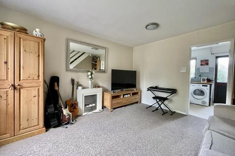 2b Beeston Road, Cookley, Kidderminster, DY10 3UF