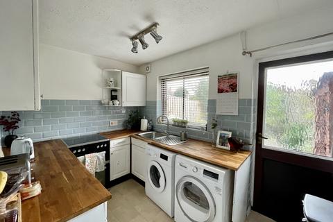 2b Beeston Road, Cookley, Kidderminster, DY10 3UF