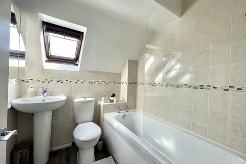 2b Beeston Road, Cookley, Kidderminster, DY10 3UF