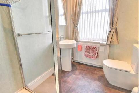 2 bedroom house to rent, Grey Street, Middleton M24