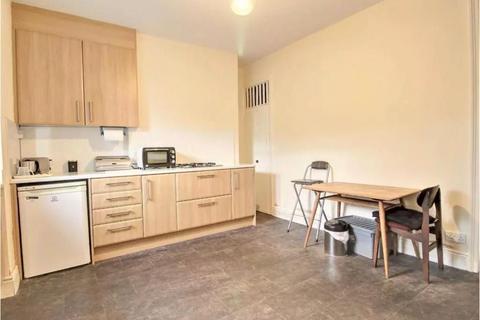 2 bedroom house to rent, Grey Street, Middleton M24
