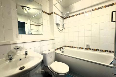 undefined, Columbus Gardens, Northwood HA6