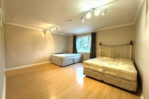 undefined, Columbus Gardens, Northwood HA6