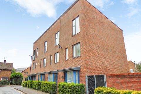 5 Exeter Road, London, E16 1GN