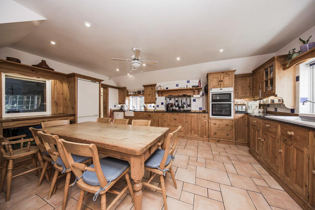 Maynards Green, Heathfield 5 bed detached house for sale £699,000