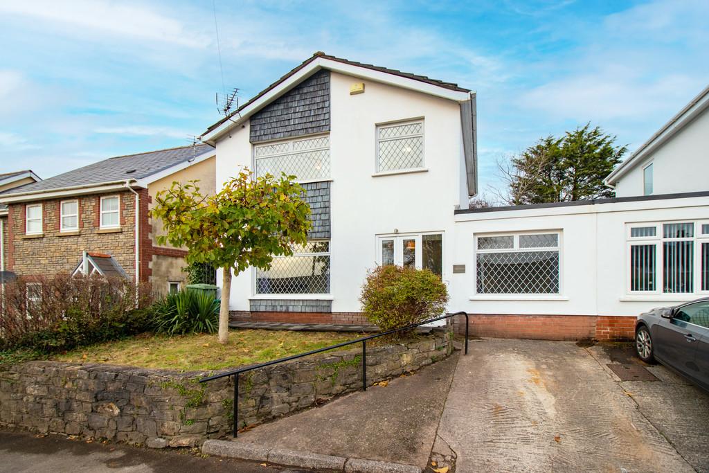Llantrisant Road, Groesfaen, Pontyclun 3 bed link detached house £325,000