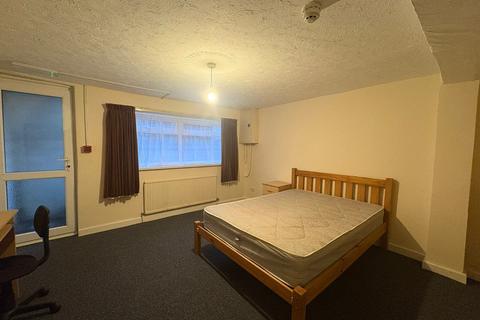 4 bedroom terraced house to rent, Lodge Road, Southampton