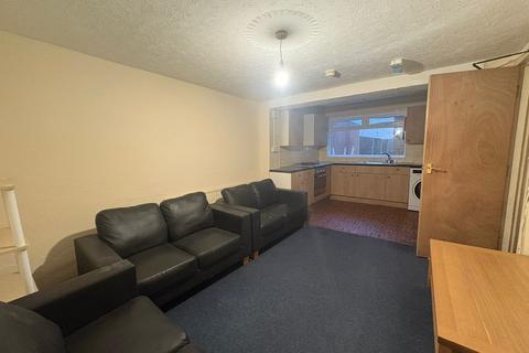 4 bedroom terraced house to rent, Lodge Road, Southampton