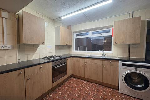 4 bedroom terraced house to rent, Lodge Road, Southampton