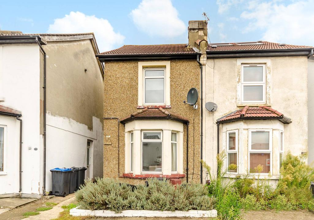 Whitehorse Lane, Selhurst, London, SE25 2 bed house for sale £380,000