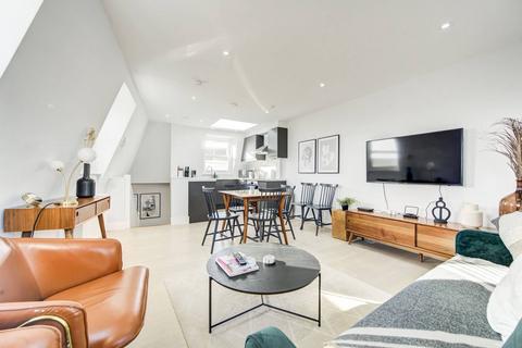 2 bedroom flat for sale - Greyhound Road, Barons Court, London, W6