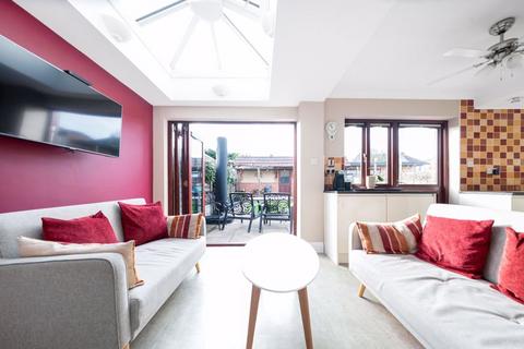 63 The Green, Welling, DA16 2PA