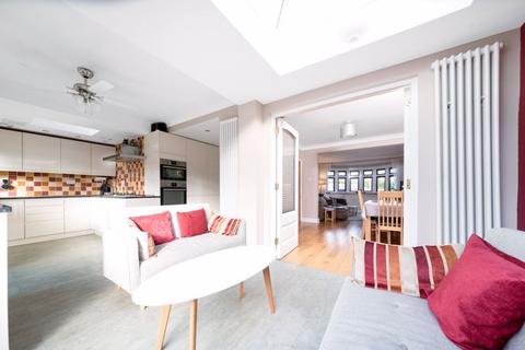 63 The Green, Welling, DA16 2PA