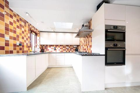 63 The Green, Welling, DA16 2PA