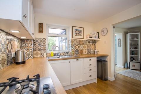 2 Althorp Drive, Penarth, CF64 5FF