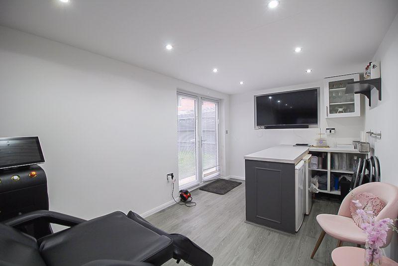 Garage/office