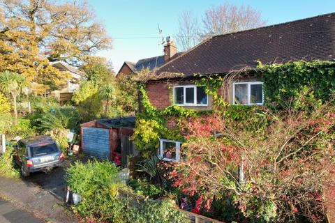 32 Fieldway, Haslemere, GU27 2AX