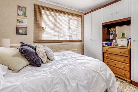 3 bedroom terraced house for sale - Finnis Street, Bethnal Green E2