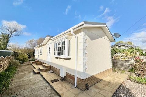 2 bedroom detached bungalow for sale - Thorney Mill Road, West Drayton UB7