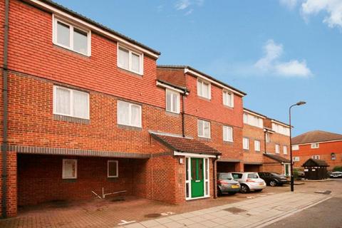 2 bedroom apartment for sale, Frensham Close, Southall