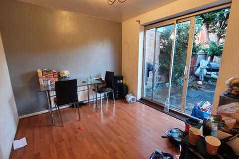 34 Concorde Way, Gloucester, GL4 4PT