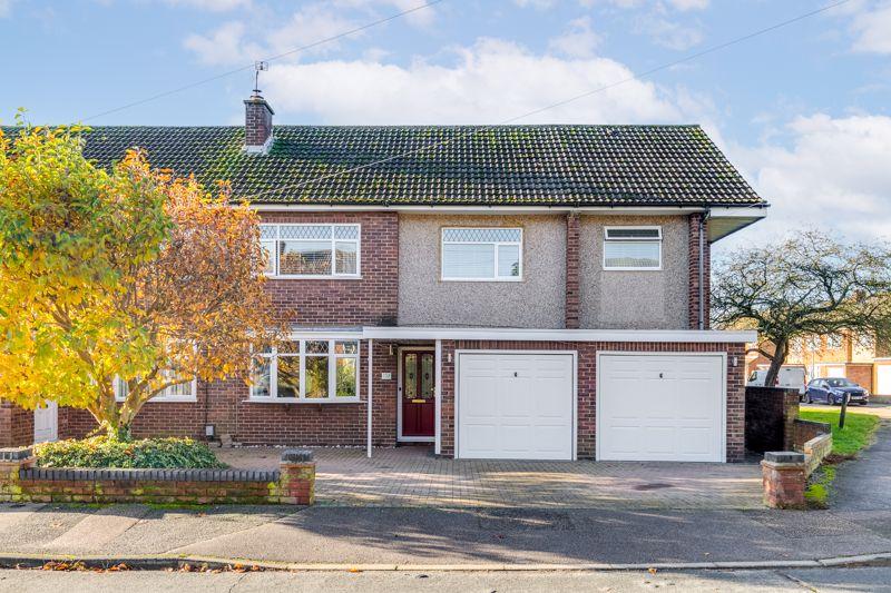 Cozens Road, Ware SG12 5 bed semidetached house for sale £750,000