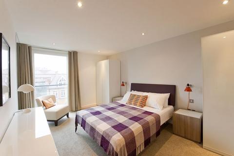 undefined, Horse Shoe Court, Brewhouse Yard, London