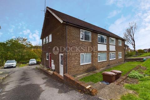 2 bedroom apartment to rent, Wetheral Drive, Chatham