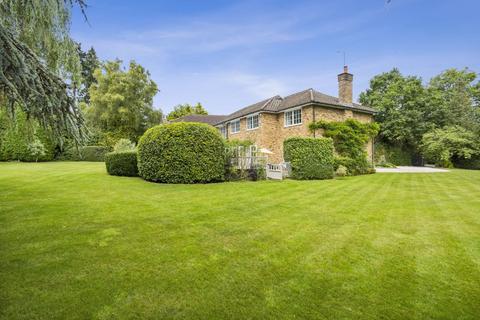 16 Hamilton Drive, Ascot, SL5 9PP