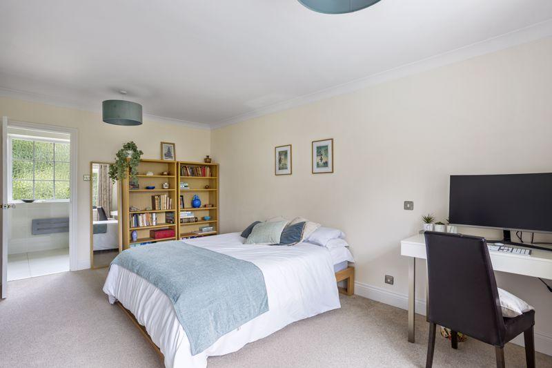 Guest bedroom suite