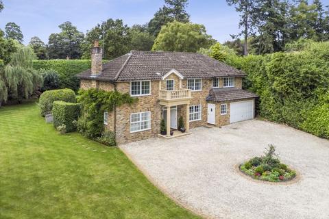 16 Hamilton Drive, Ascot, SL5 9PP