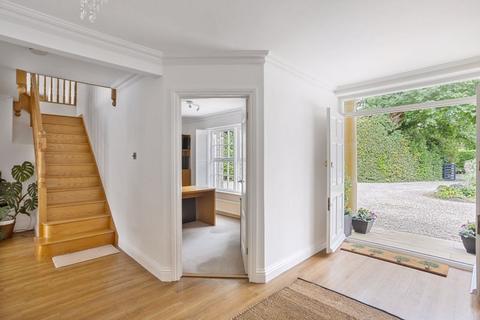 16 Hamilton Drive, Ascot, SL5 9PP
